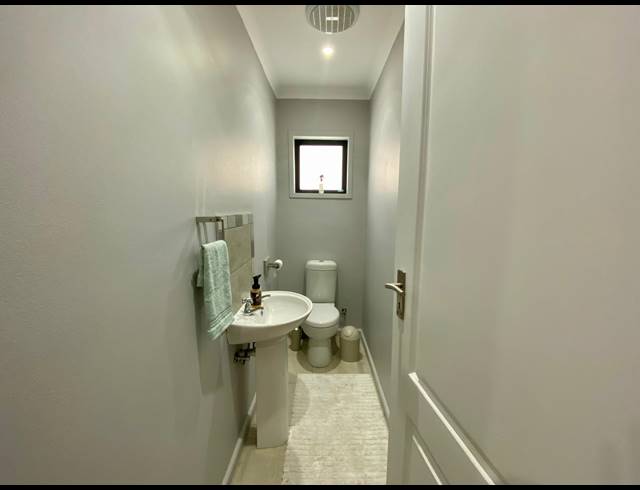 3 BEDROOM HOUSE TO LET IN OUTENIQUA STRAND